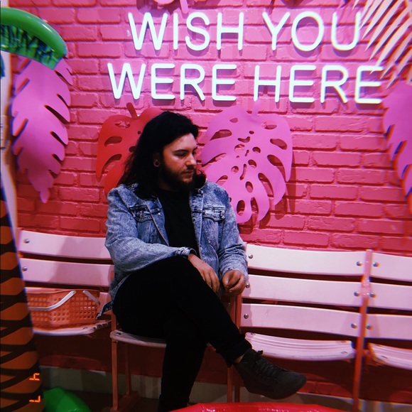 Meet your Posher, Jonny - Picture 1 of 2